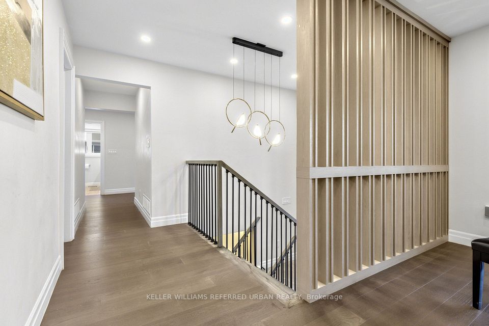 37 Shouldice Court, Toronto, ON M2L 2S3 12