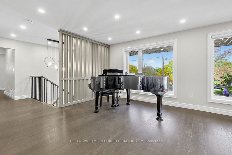 37 Shouldice Court, Toronto, ON M2L 2S3 5