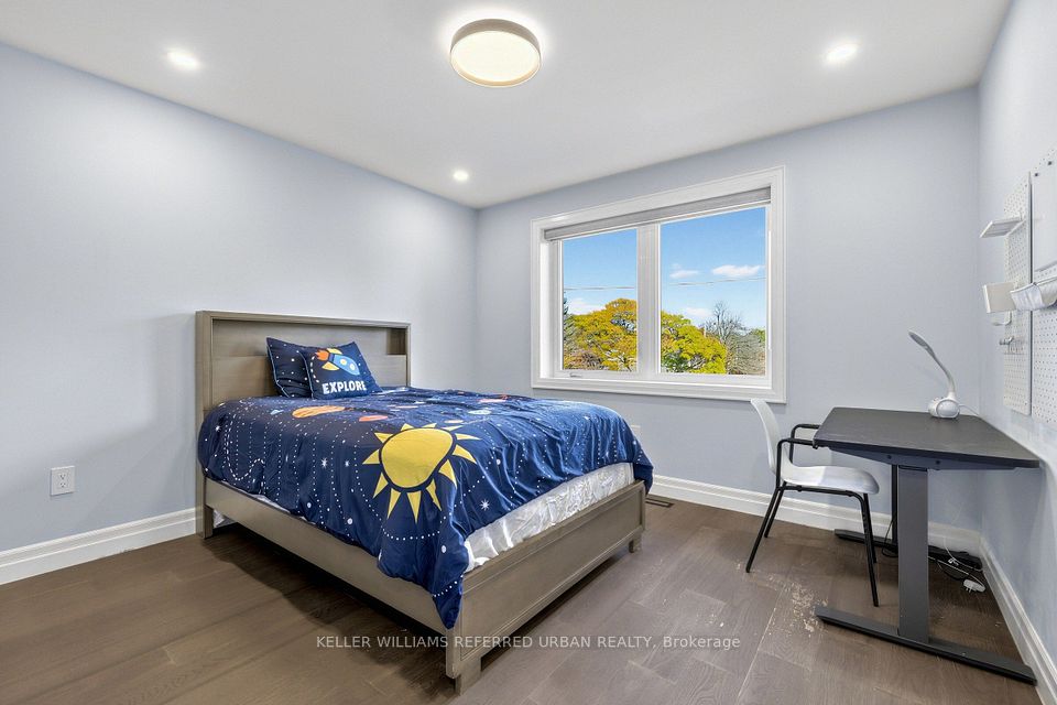 37 Shouldice Court, Toronto, ON M2L 2S3 18