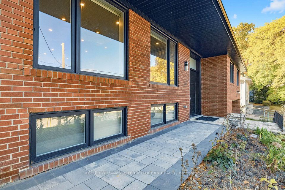 37 Shouldice Court, Toronto, ON M2L 2S3 3