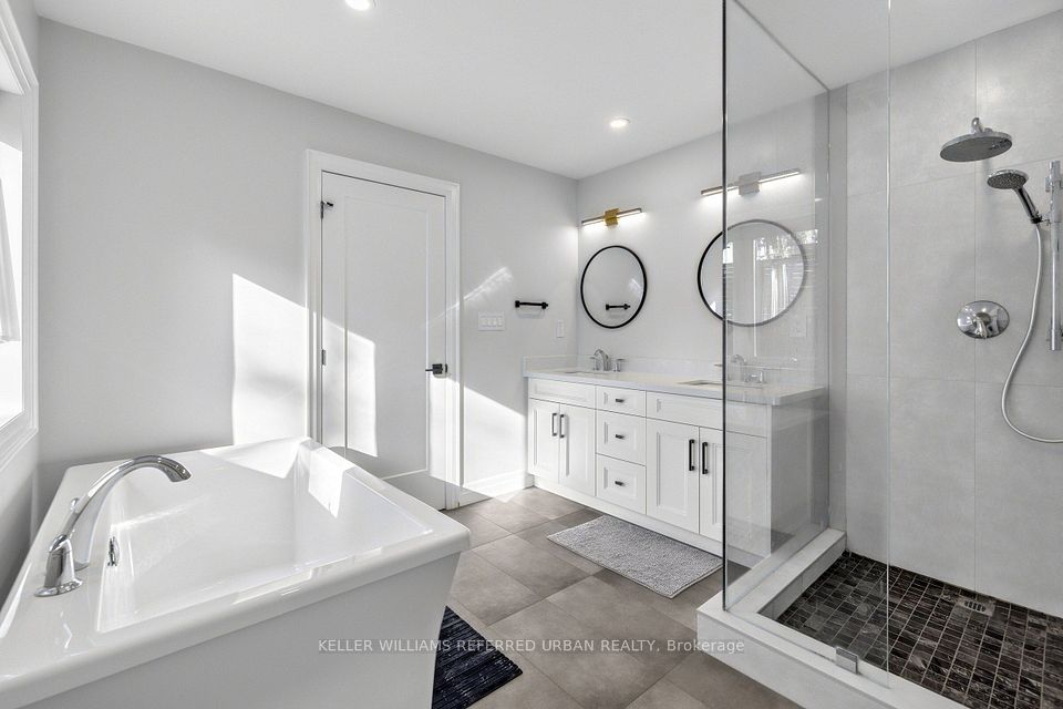 37 Shouldice Court, Toronto, ON M2L 2S3 16