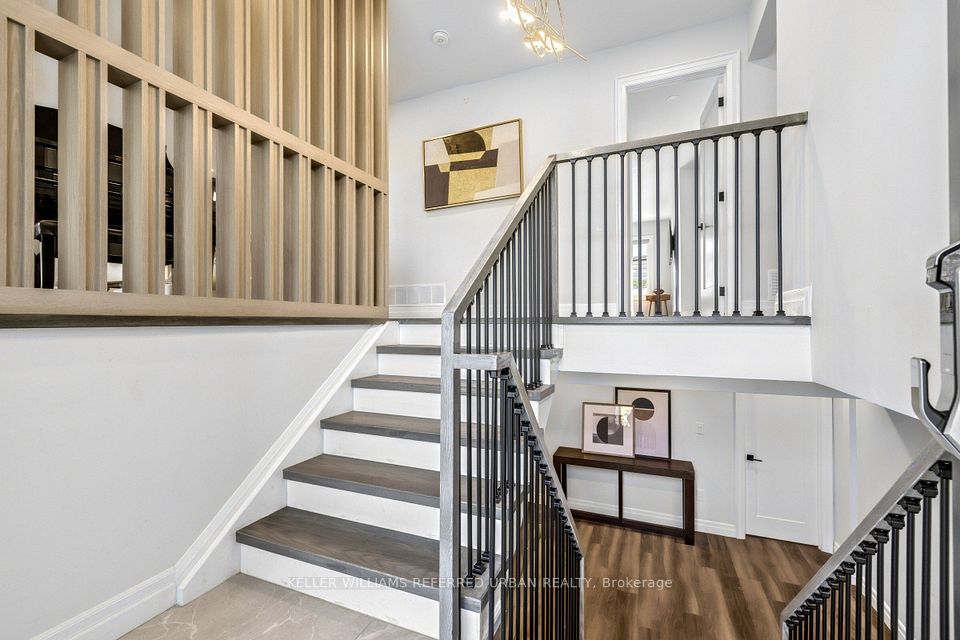 37 Shouldice Court, Toronto, ON M2L 2S3 4