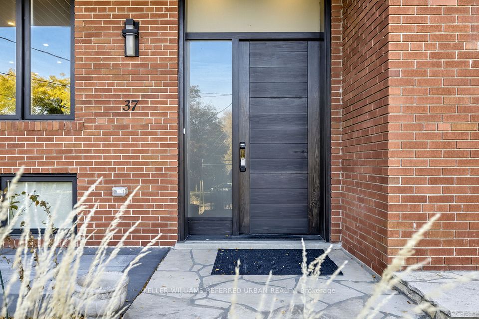 37 Shouldice Court, Toronto, ON M2L 2S3 2