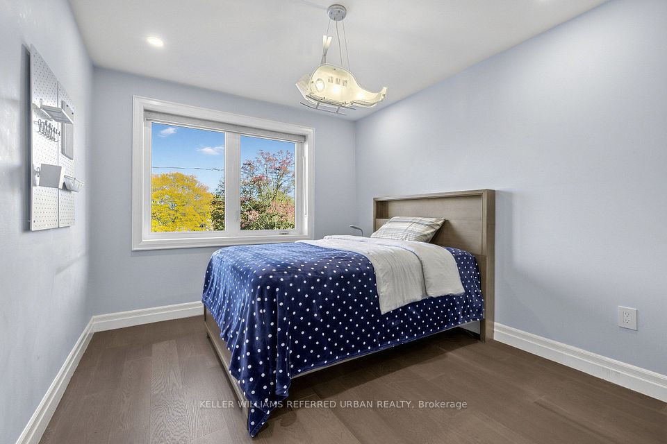 37 Shouldice Court, Toronto, ON M2L 2S3 17