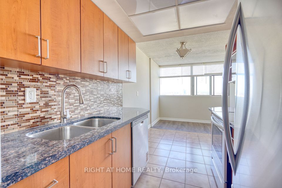 100 Antibes Drive 2508, Toronto, ON M2R 3N1 11