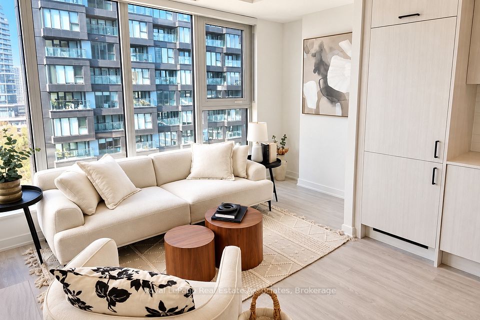 1 Quarrington Lane 1004, Toronto, ON M3C 0S4 5
