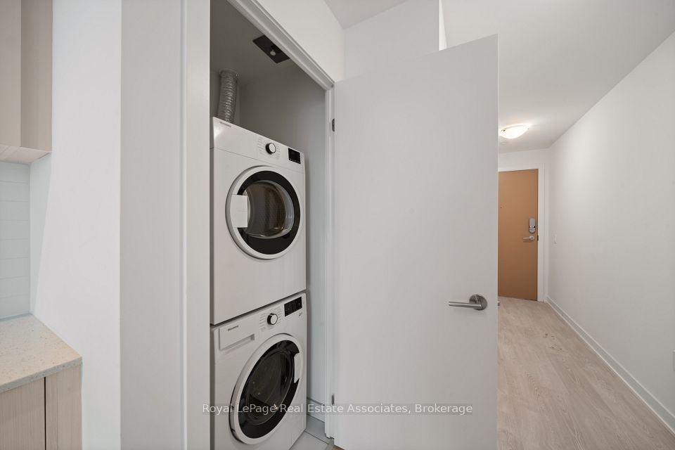 1 Quarrington Lane 1004, Toronto, ON M3C 0S4 11