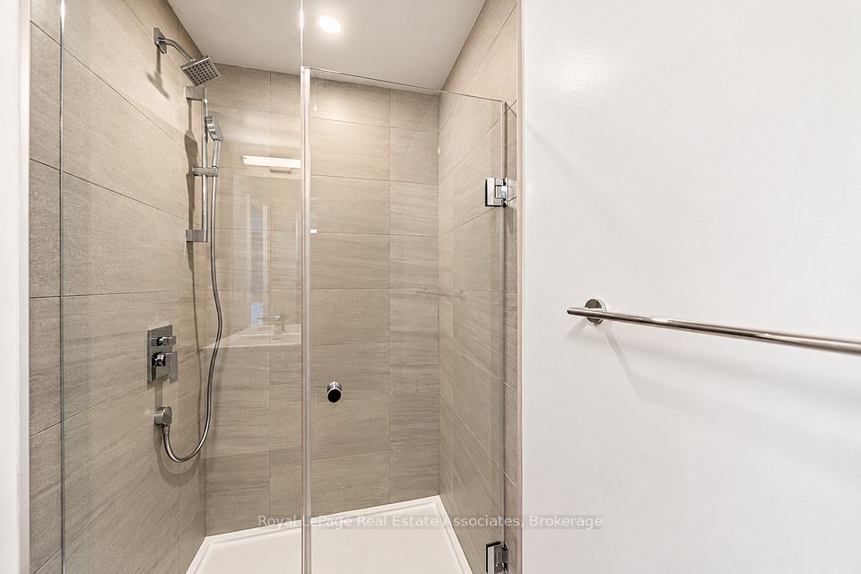 1 Quarrington Lane 1004, Toronto, ON M3C 0S4 10