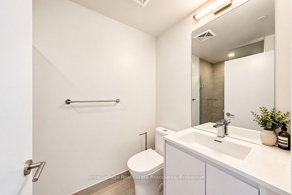 1 Quarrington Lane 1004, Toronto, ON M3C 0S4 9