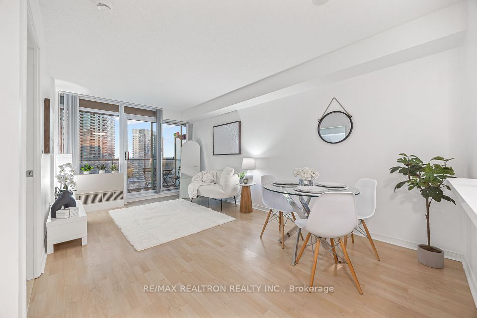 5508 Yonge Street 1606, Toronto, ON M2N 5S2 6