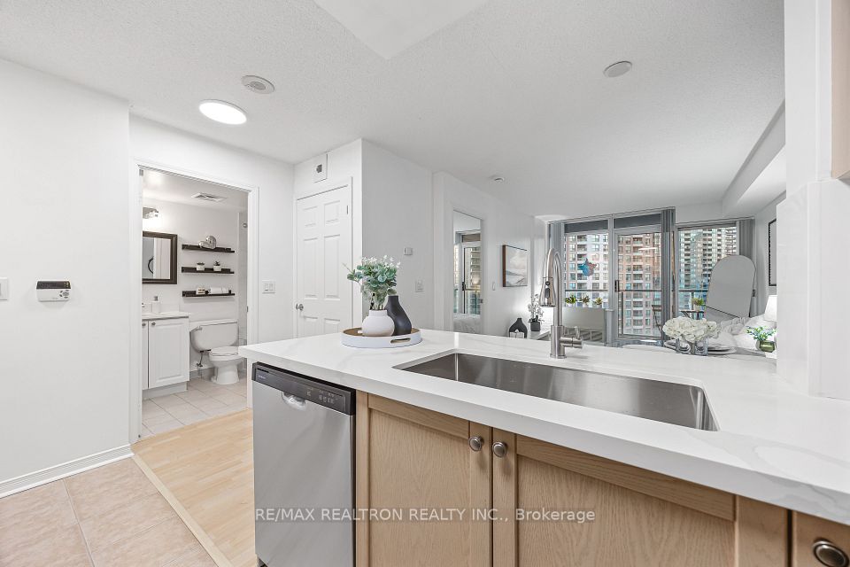 5508 Yonge Street 1606, Toronto, ON M2N 5S2 18