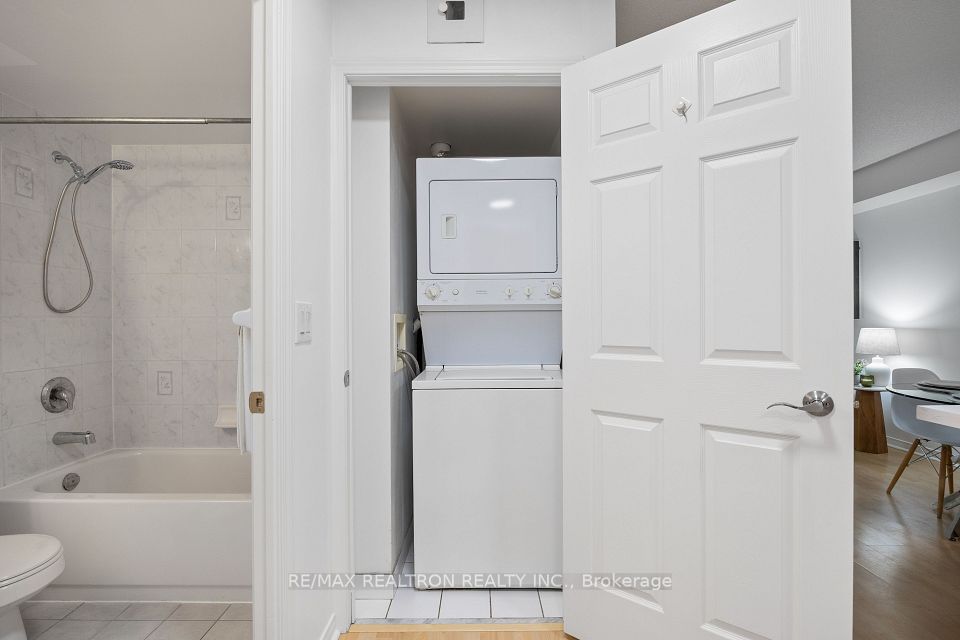 5508 Yonge Street 1606, Toronto, ON M2N 5S2 23
