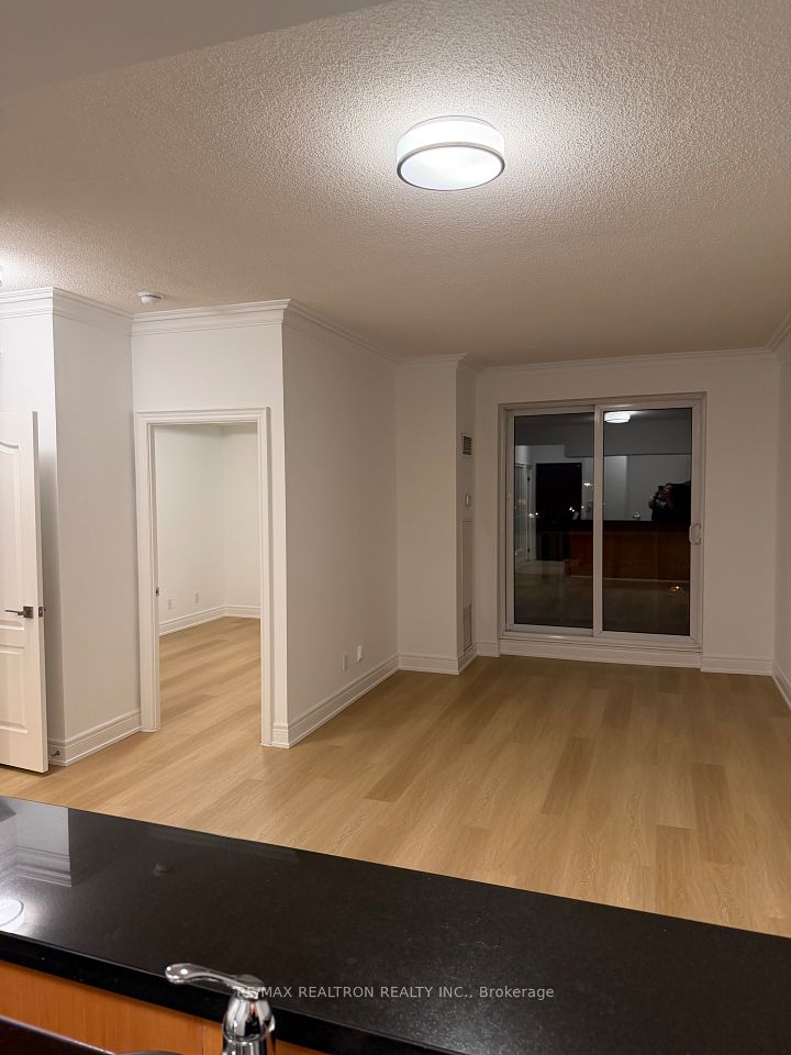 1 Clairtrell Road 808, Toronto, ON M2N 7H6 13