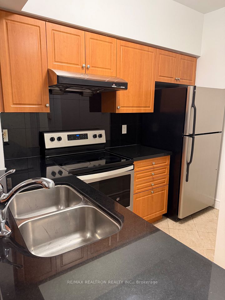 1 Clairtrell Road 808, Toronto, ON M2N 7H6 11