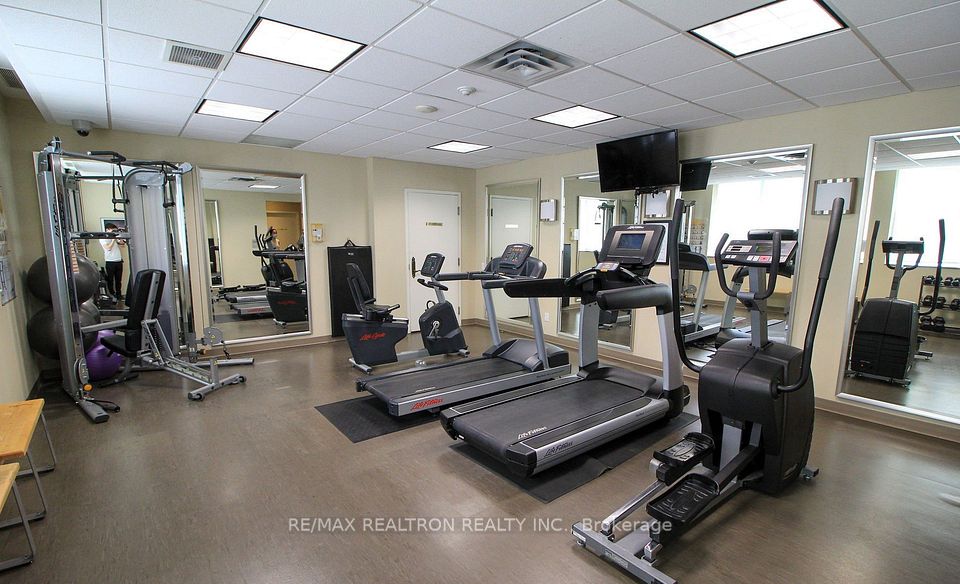 1 Clairtrell Road 808, Toronto, ON M2N 7H6 6