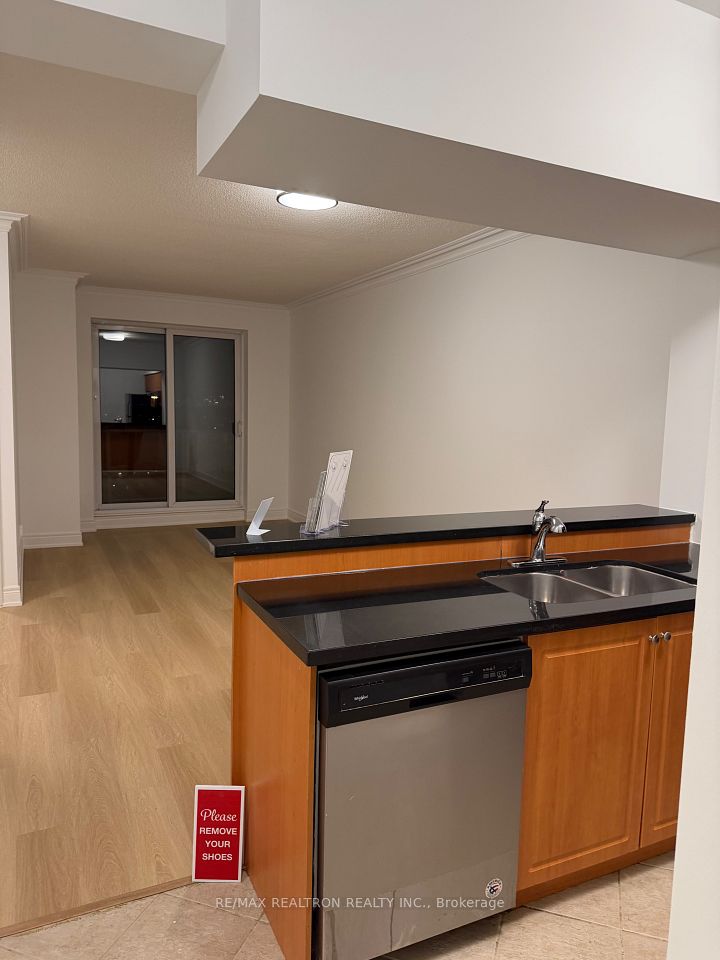 1 Clairtrell Road 808, Toronto, ON M2N 7H6 12