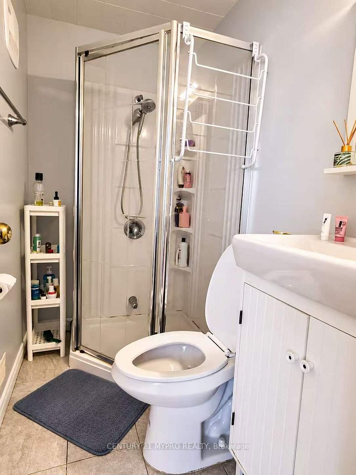 42 Renata Royalway, Toronto, ON M2H 1K9 6