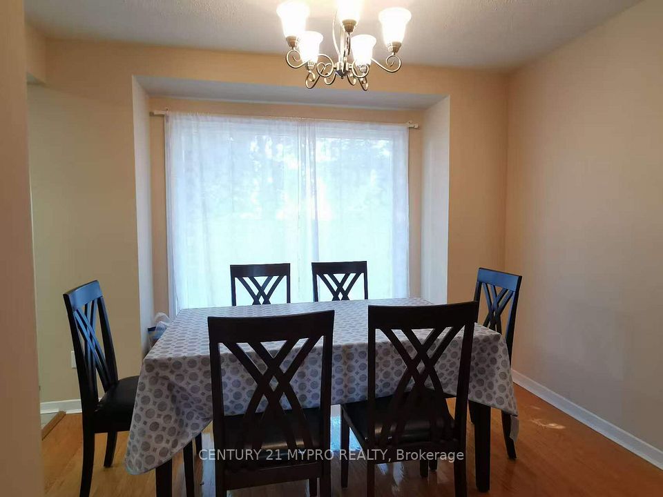 42 Renata Royalway, Toronto, ON M2H 1K9 3