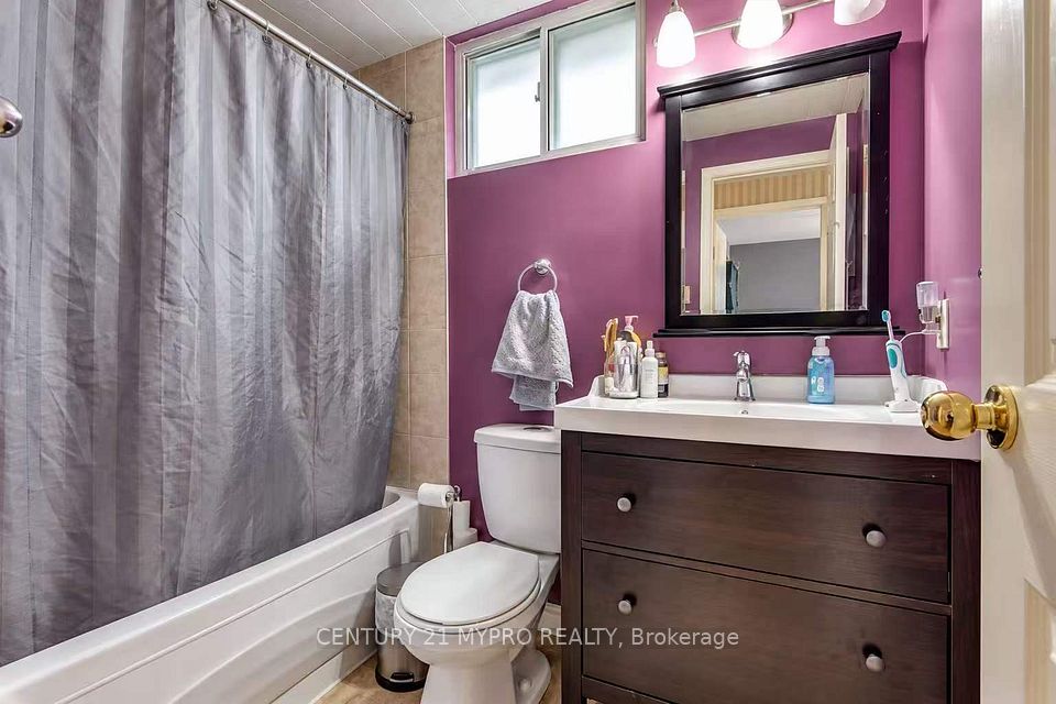 42 Renata Royalway, Toronto, ON M2H 1K9 9