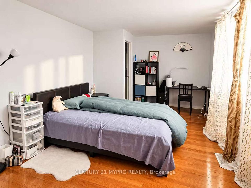 42 Renata Royalway, Toronto, ON M2H 1K9 5