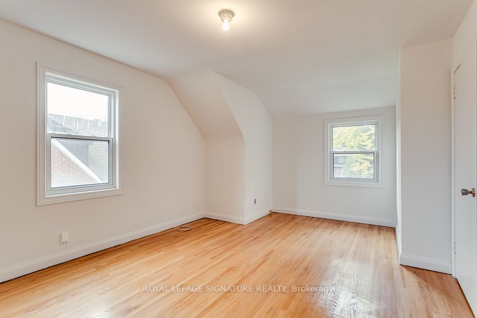 20 Silverton Avenue, Toronto, ON M3H 3E6 22