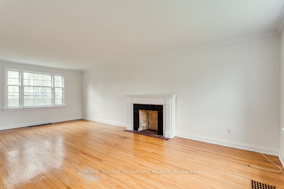 20 Silverton Avenue, Toronto, ON M3H 3E6 6