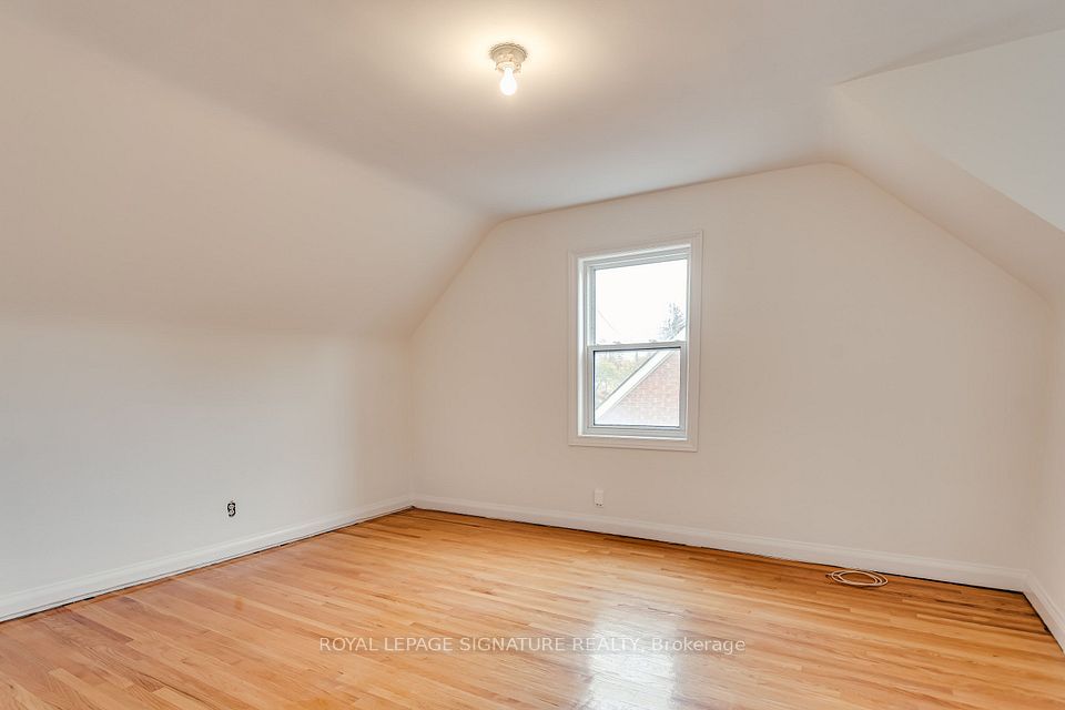 20 Silverton Avenue, Toronto, ON M3H 3E6 24