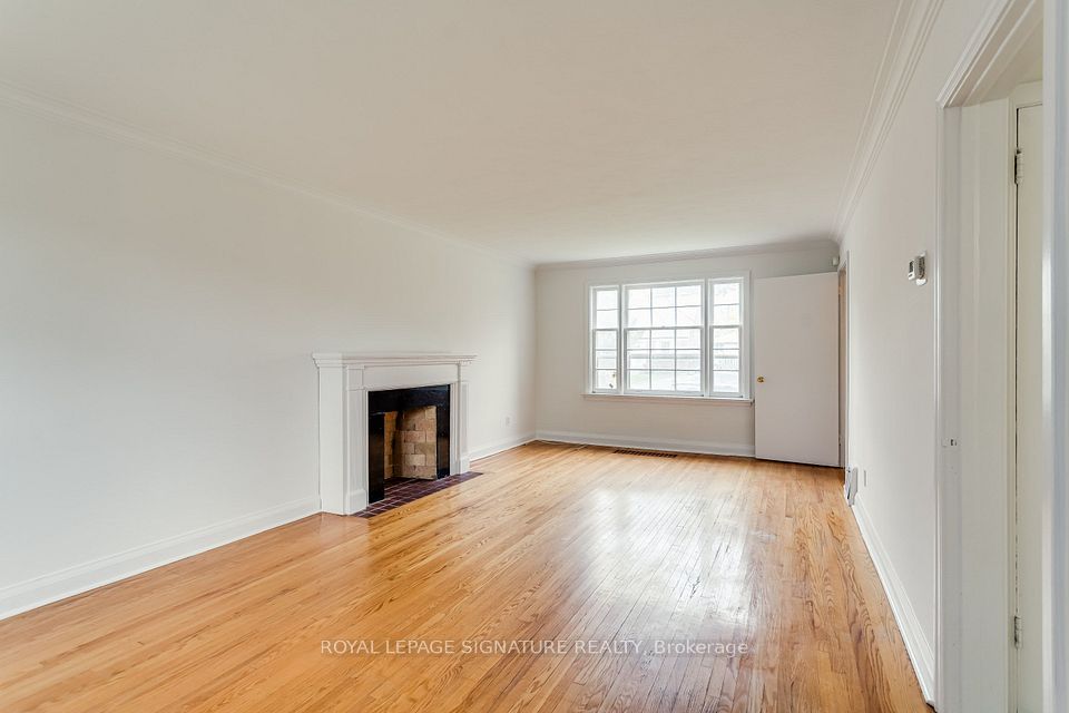 20 Silverton Avenue, Toronto, ON M3H 3E6 9
