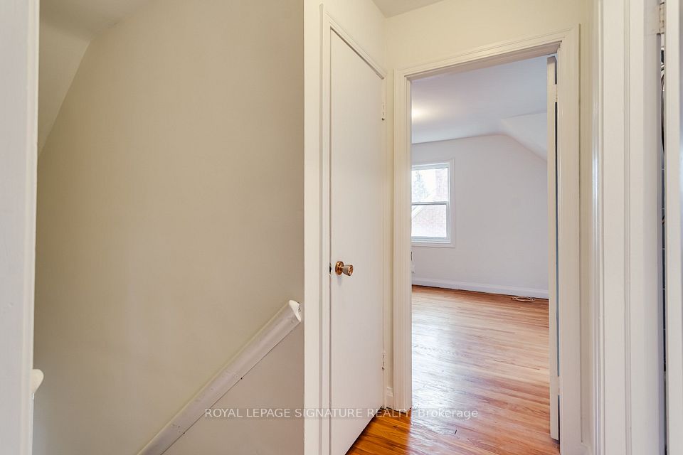 20 Silverton Avenue, Toronto, ON M3H 3E6 18