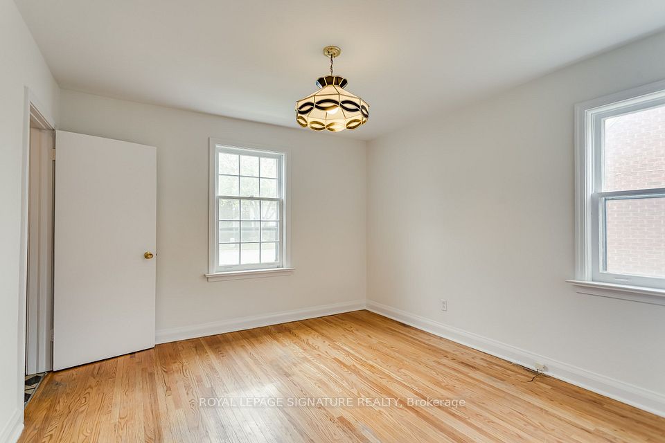 20 Silverton Avenue, Toronto, ON M3H 3E6 13