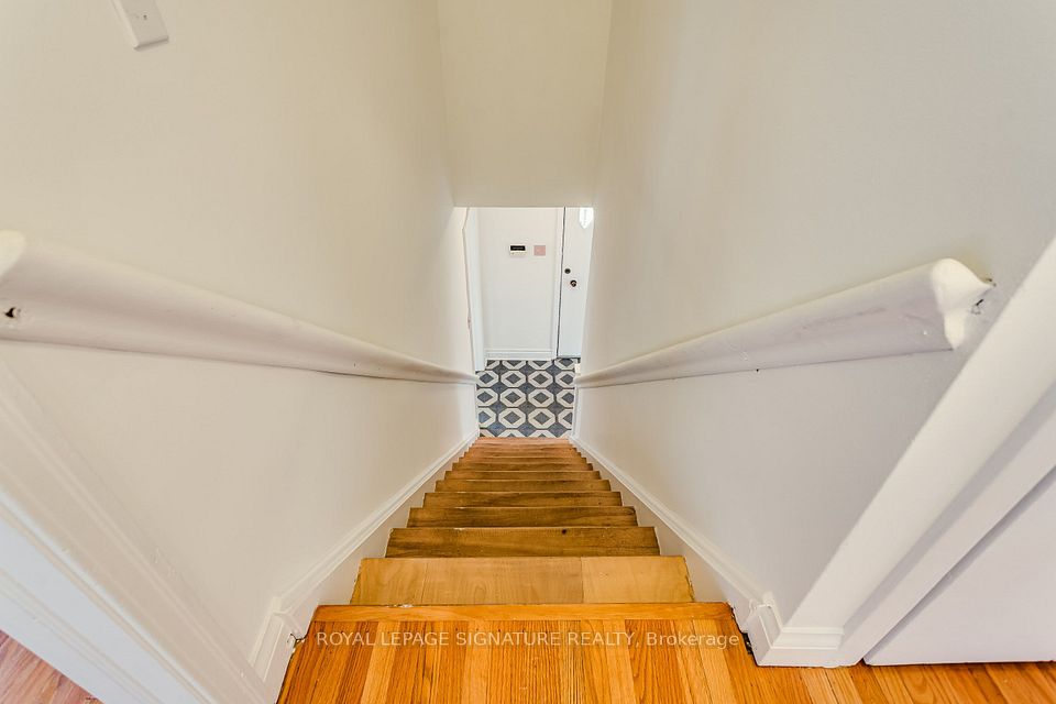 20 Silverton Avenue, Toronto, ON M3H 3E6 17