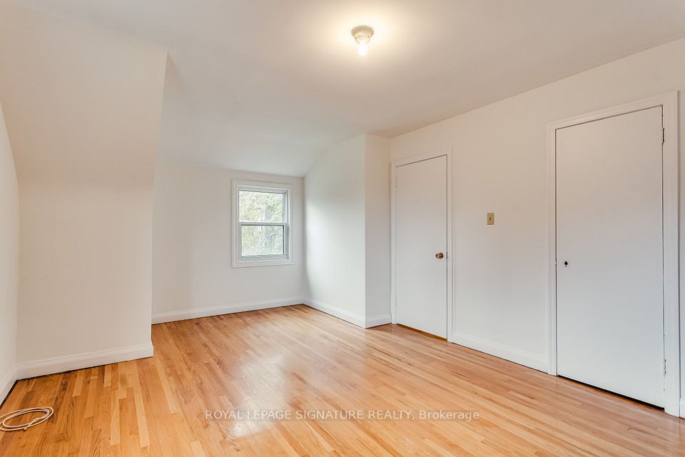 20 Silverton Avenue, Toronto, ON M3H 3E6 23
