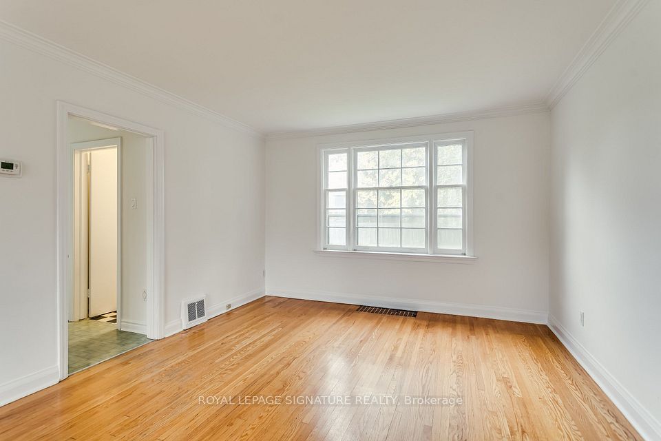 20 Silverton Avenue, Toronto, ON M3H 3E6 8