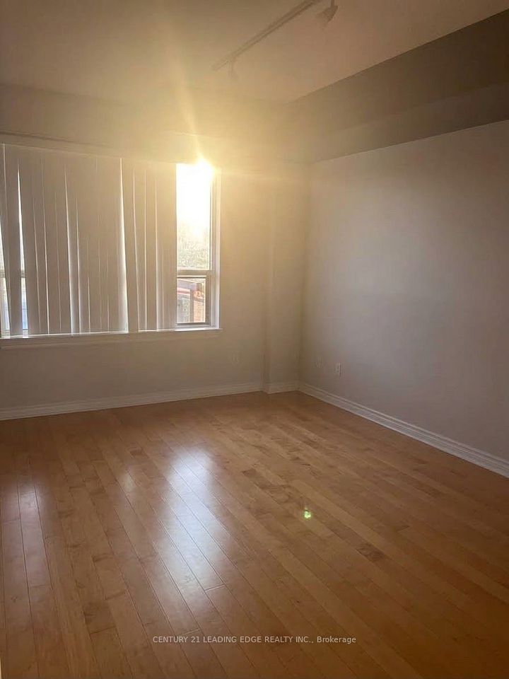 1720 Eglinton Avenue E 816, Toronto, ON M4A 2X8 3