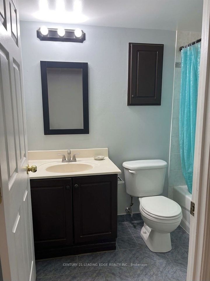1720 Eglinton Avenue E 816, Toronto, ON M4A 2X8 5
