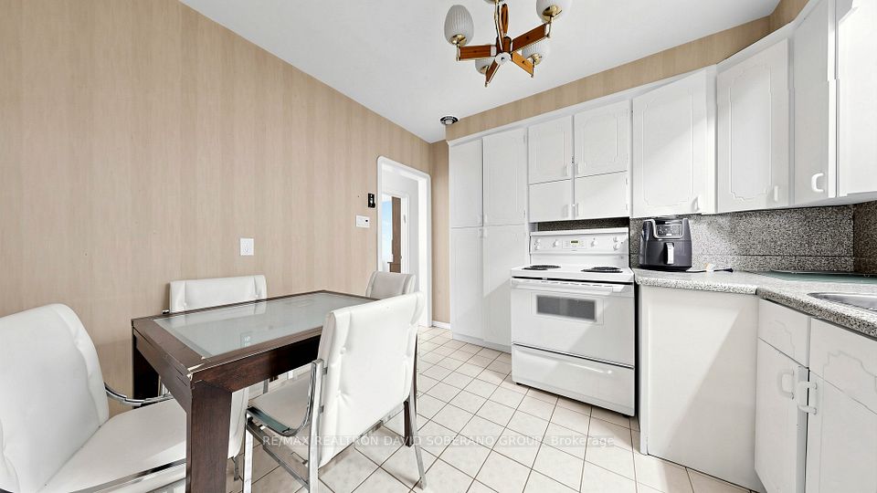 108 York Downs Drive, Toronto, ON M3H 2G7 13