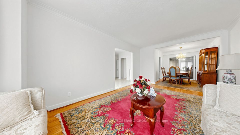 108 York Downs Drive, Toronto, ON M3H 2G7 9