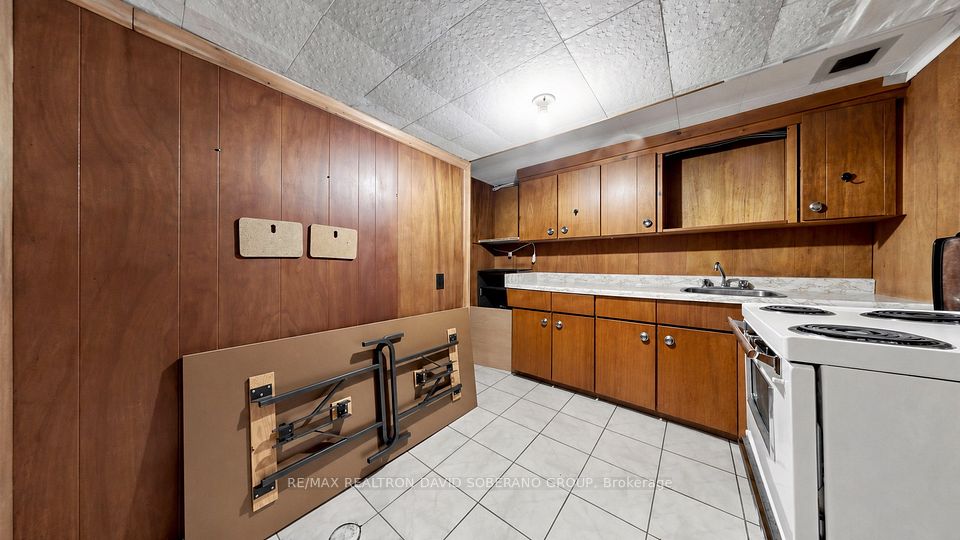 108 York Downs Drive, Toronto, ON M3H 2G7 25