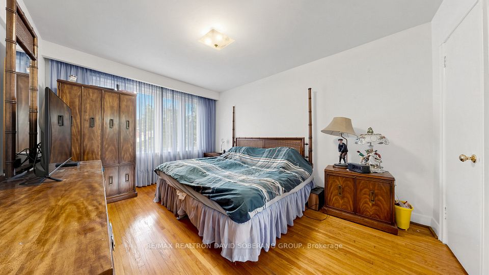 108 York Downs Drive, Toronto, ON M3H 2G7 16
