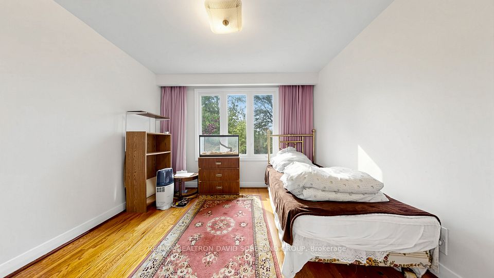 108 York Downs Drive, Toronto, ON M3H 2G7 18