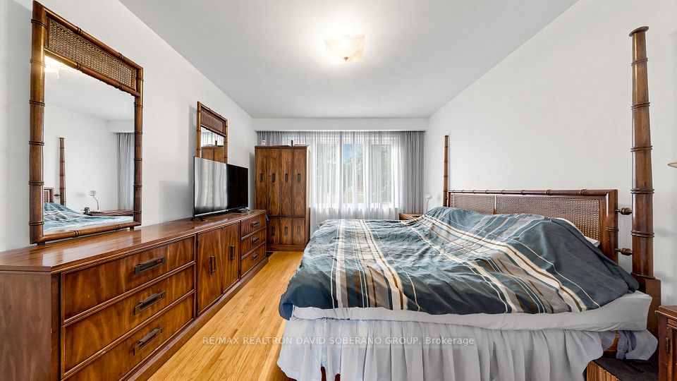 108 York Downs Drive, Toronto, ON M3H 2G7 17