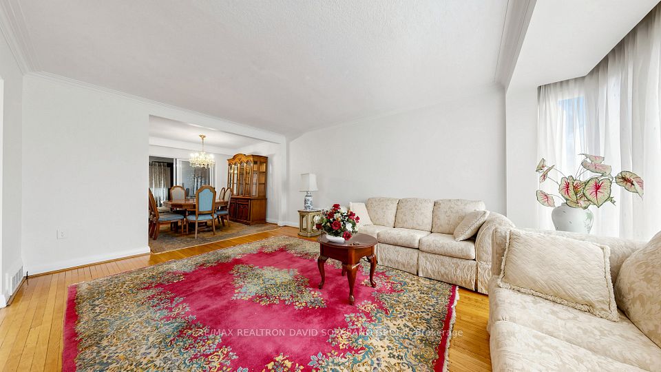 108 York Downs Drive, Toronto, ON M3H 2G7 8