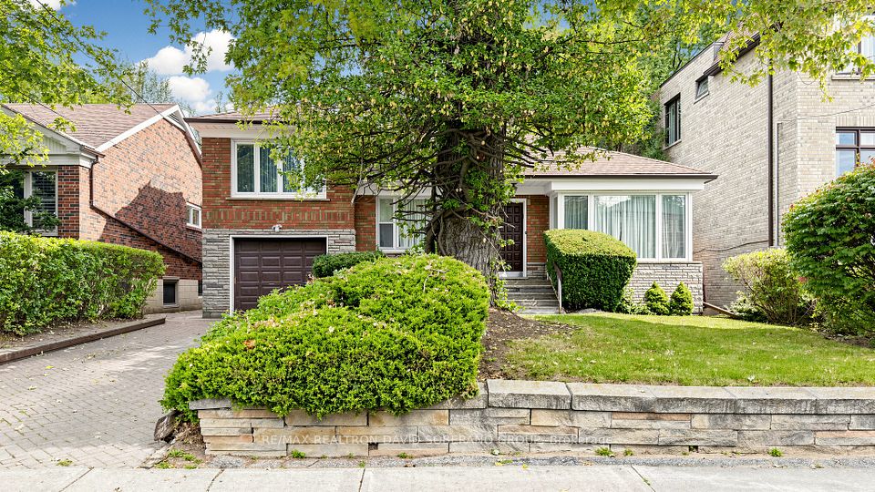 108 York Downs Drive, Toronto, ON M3H 2G7 2