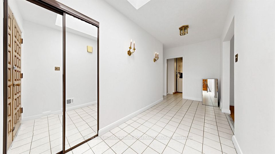 108 York Downs Drive, Toronto, ON M3H 2G7 4