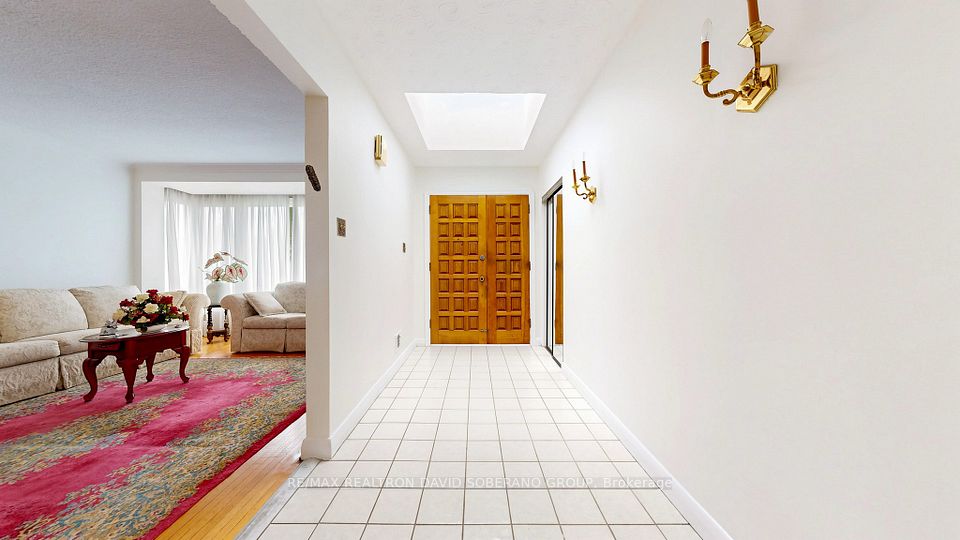 108 York Downs Drive, Toronto, ON M3H 2G7 5