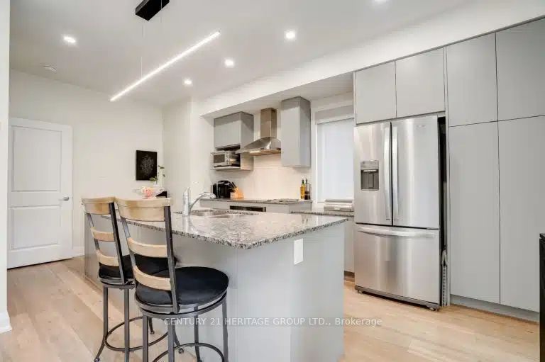 9R Clintwood Gate NE 20, Toronto, ON M3A 0A8 8