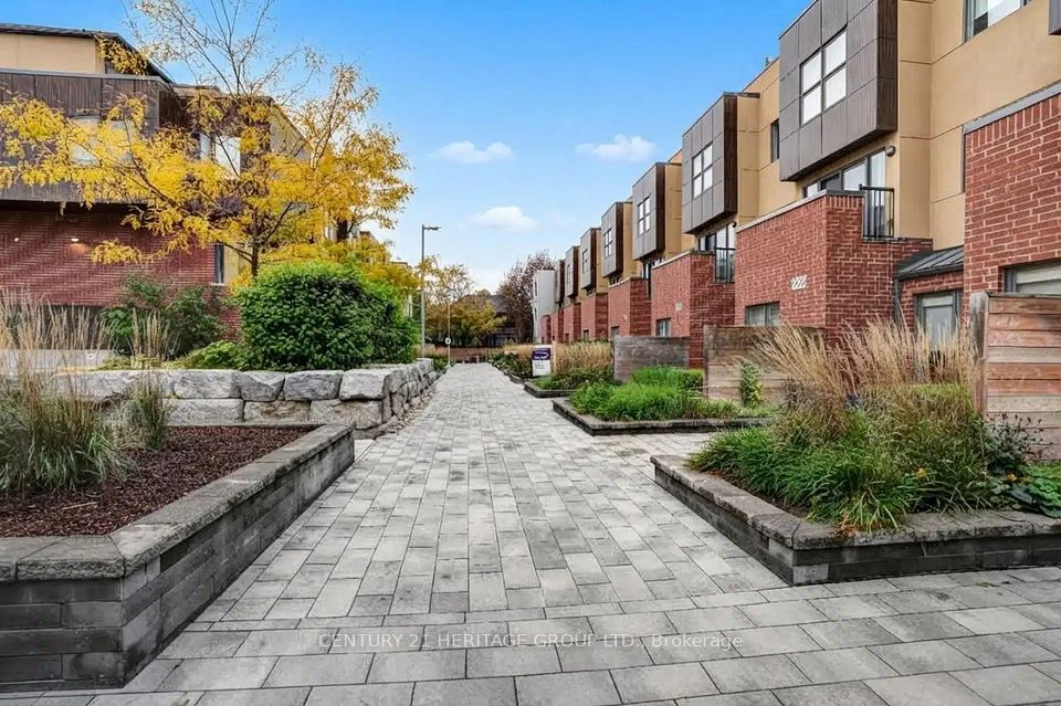 Att/Row/Townhouse at 9R Clintwood Gate NE 20, Toronto, ON M3A 0A8