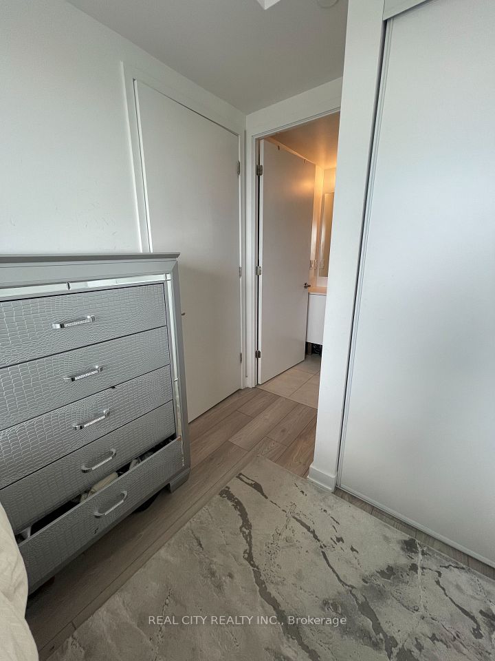 8 Tippett Road 808, Toronto, ON M3H 0E7 6