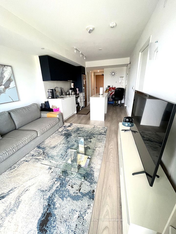 8 Tippett Road 808, Toronto, ON M3H 0E7 2
