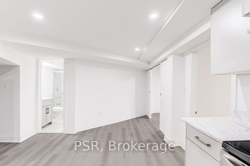 24 Skelmore Crescent Lower, Toronto, ON M3A 2G8 6